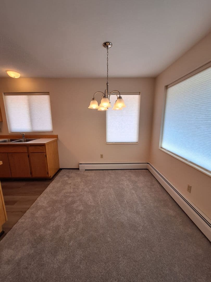 Ellensburg Apartment: 700 E 5th Ave