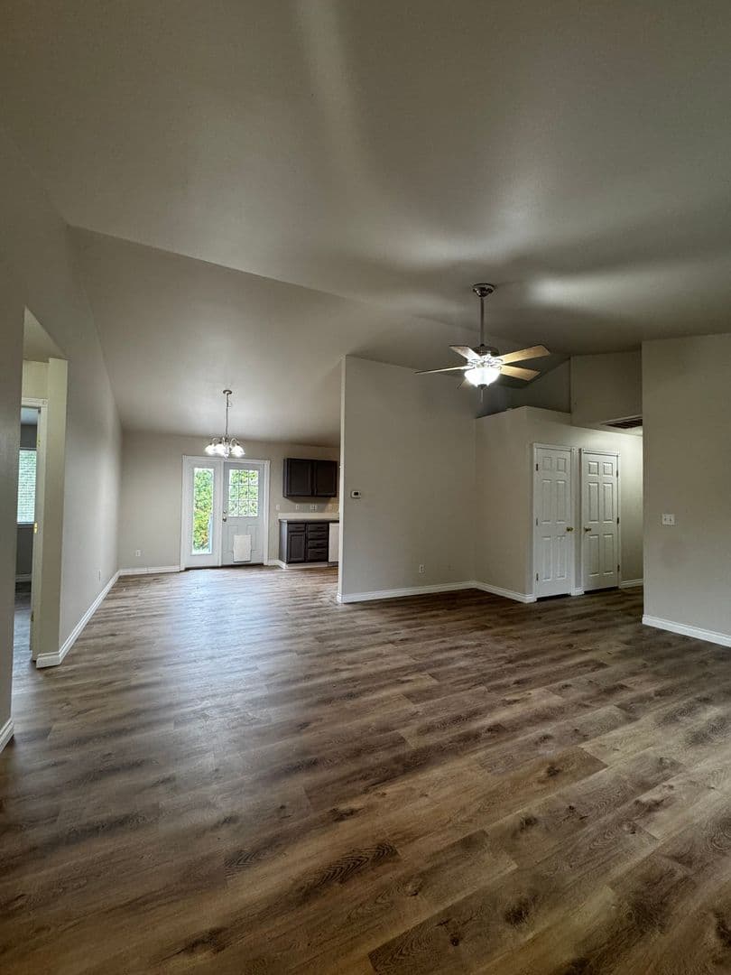 Ellensburg House: 2203 N Abbey Glen Ct