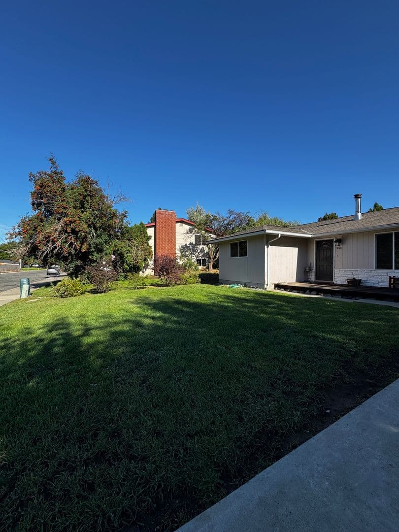 Ellensburg House: 1806 Parklane