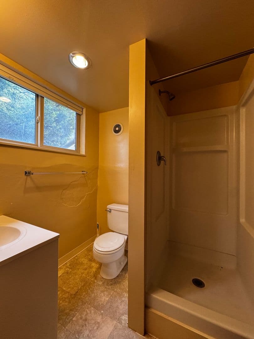 Ellensburg Apartment: 700 E 5th Ave