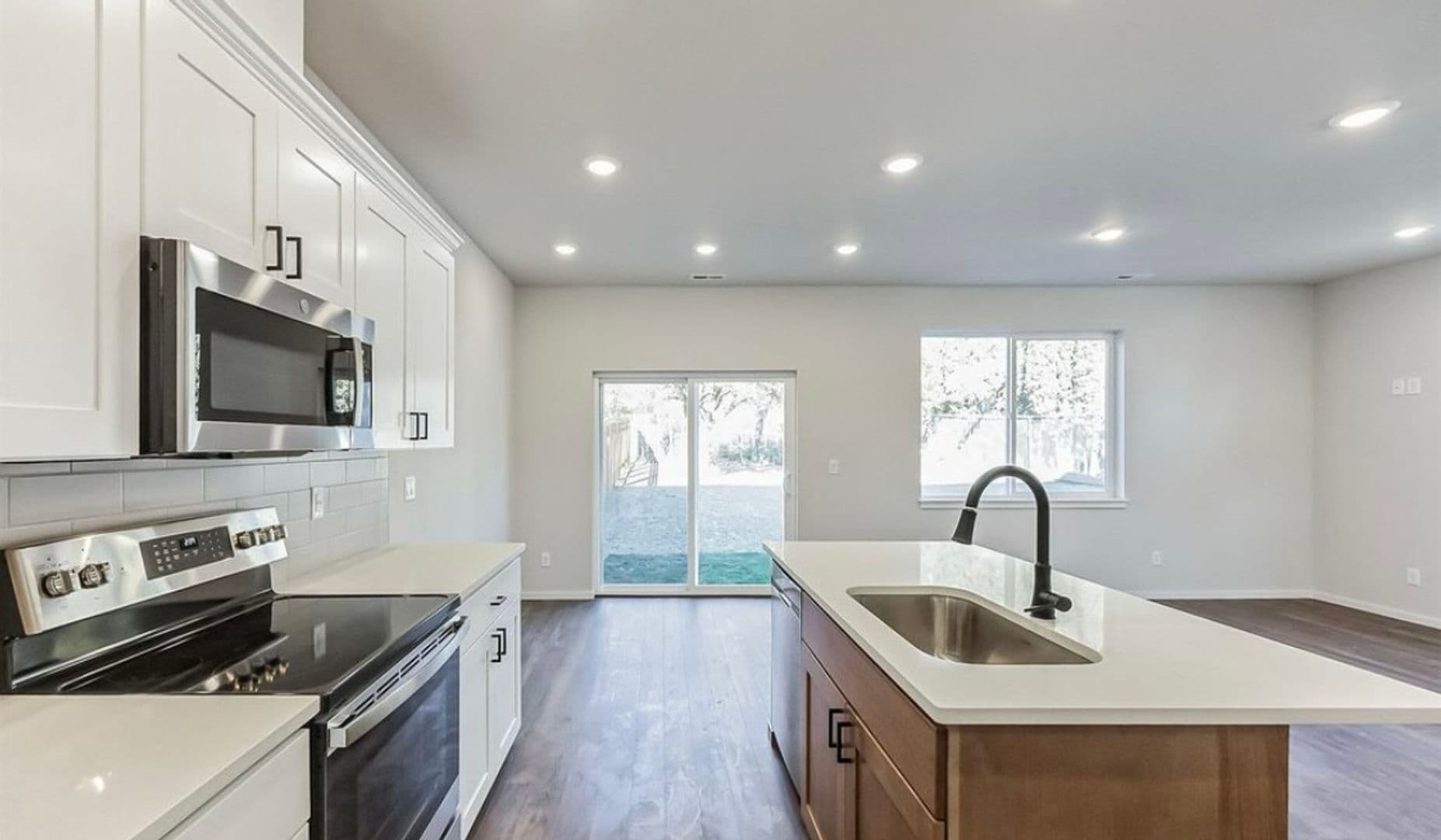 Cle Elum Townhome: 907 E Fourth St