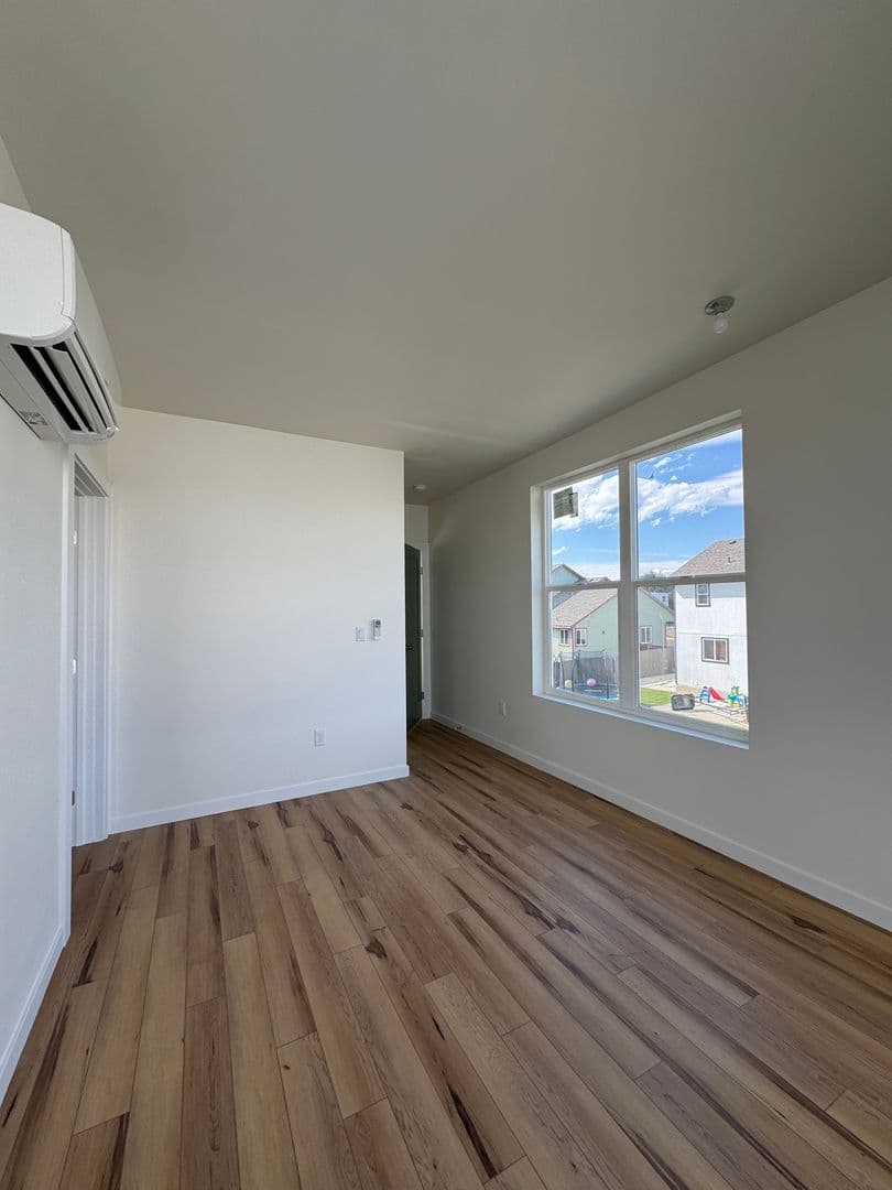 Ellensburg House: 405 E Windsor Ct #1