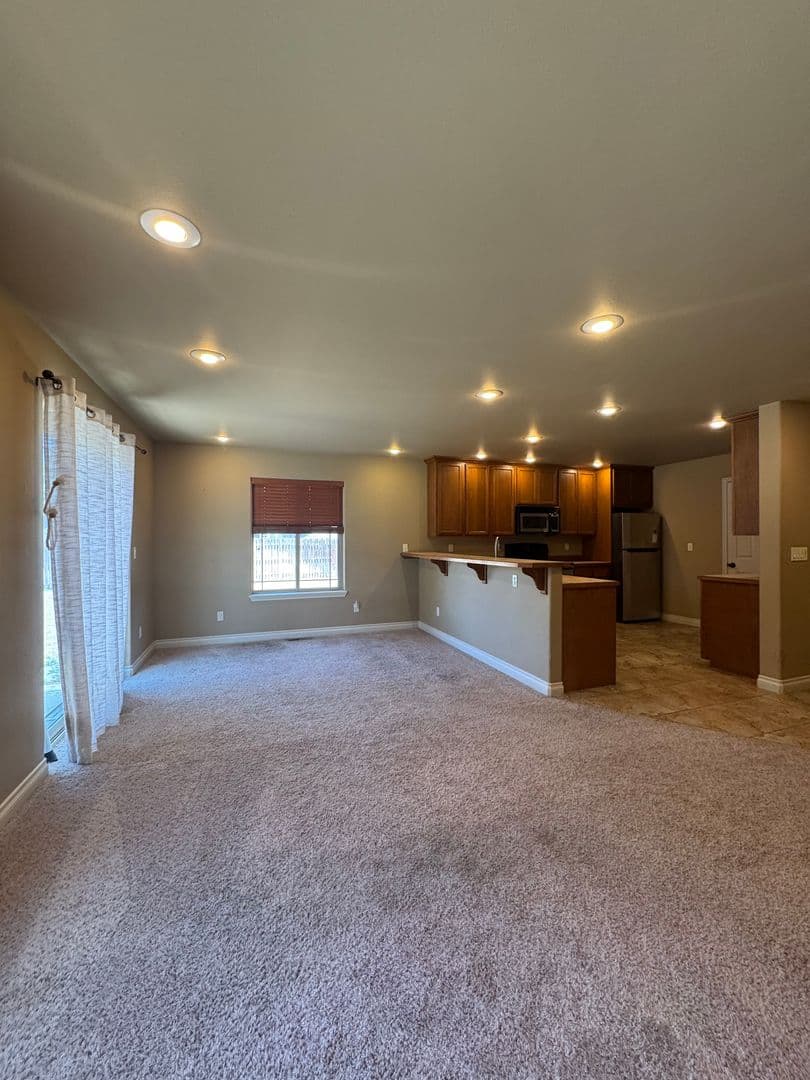 Ellensburg Apartment: 605 S. Tamarack St