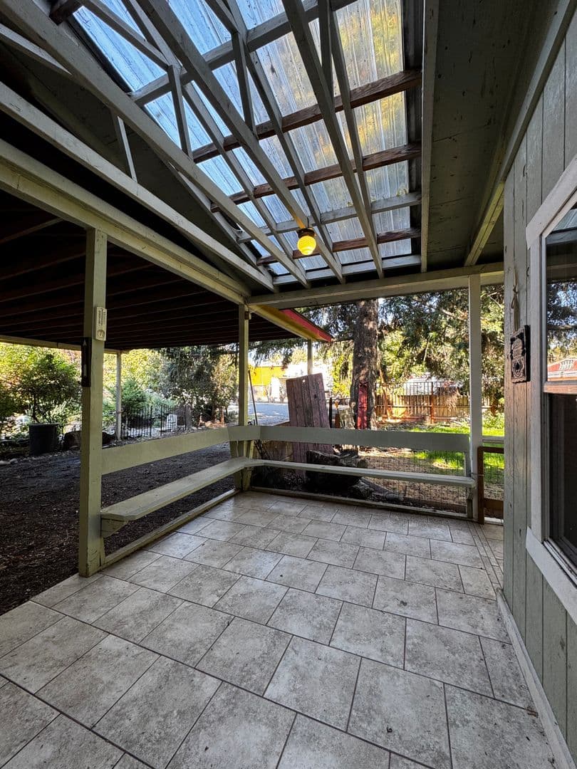 Ellensburg House: 814 E 5th Ave