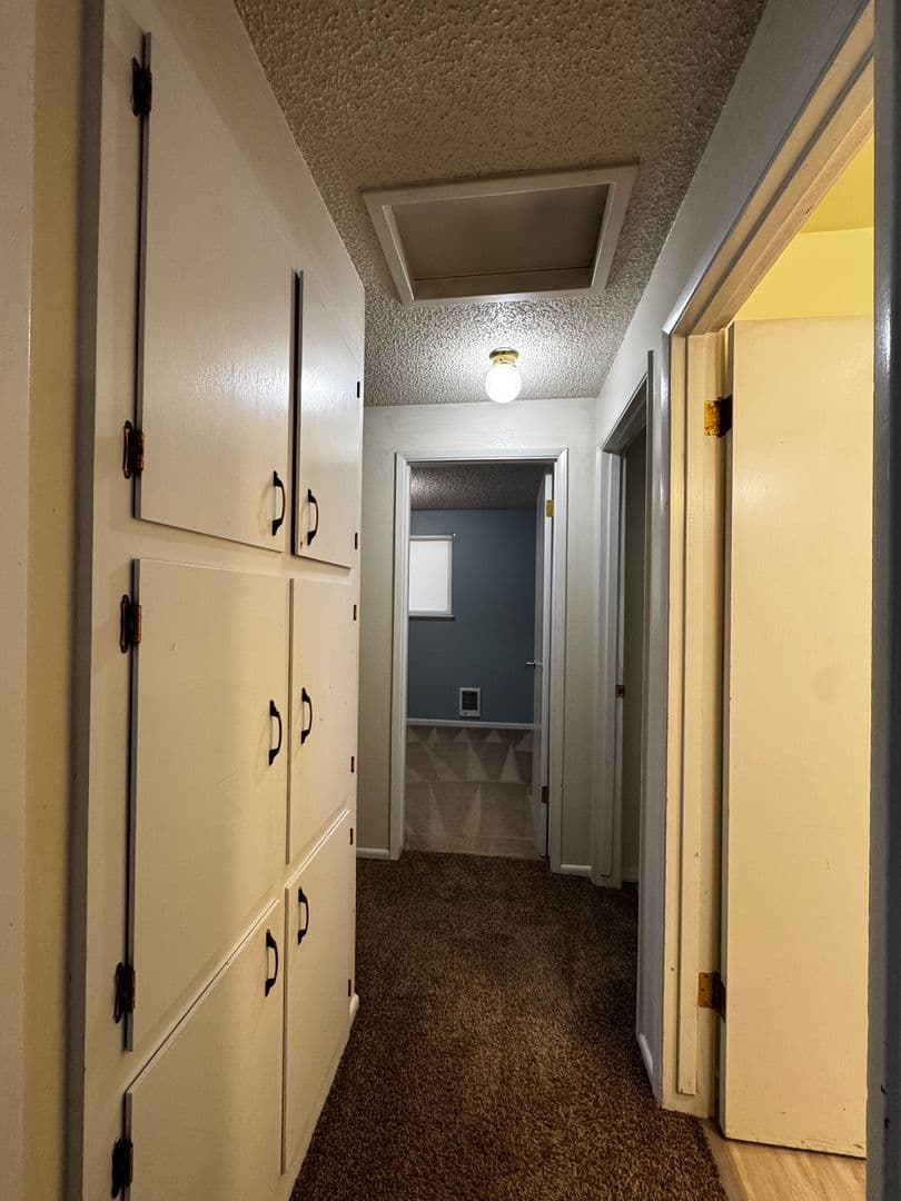 Ellensburg House: 1806 Parklane