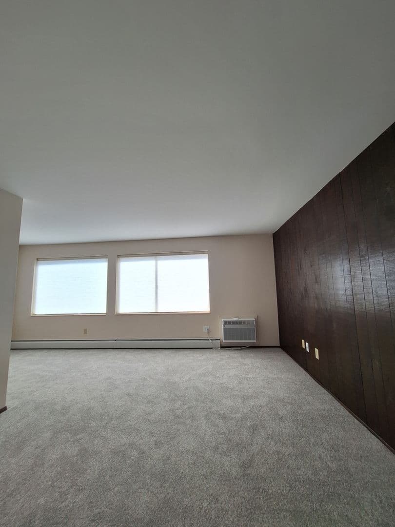 Ellensburg Apartment: 700 E 5th Ave
