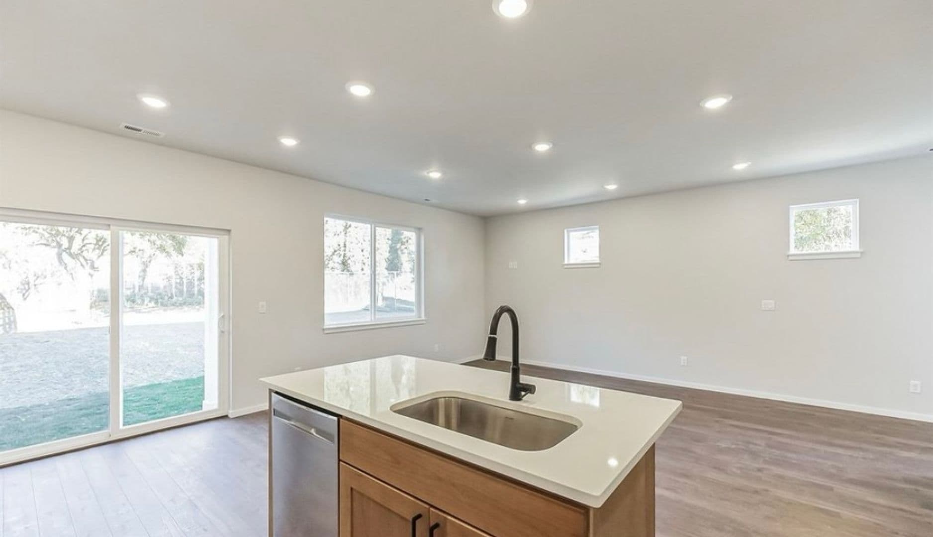 Cle Elum Townhome: 907 E Fourth St