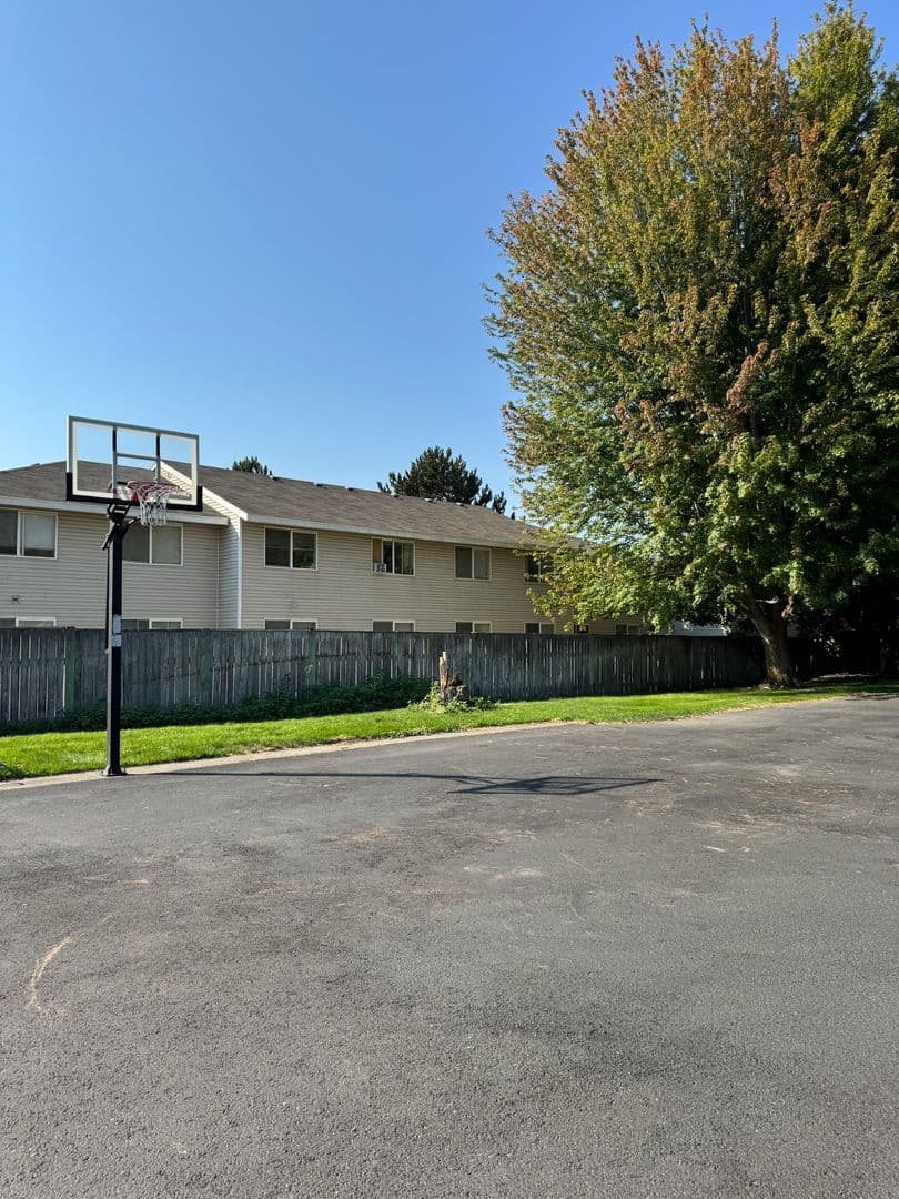 Ellensburg Apartment: 1901 N Walnut St