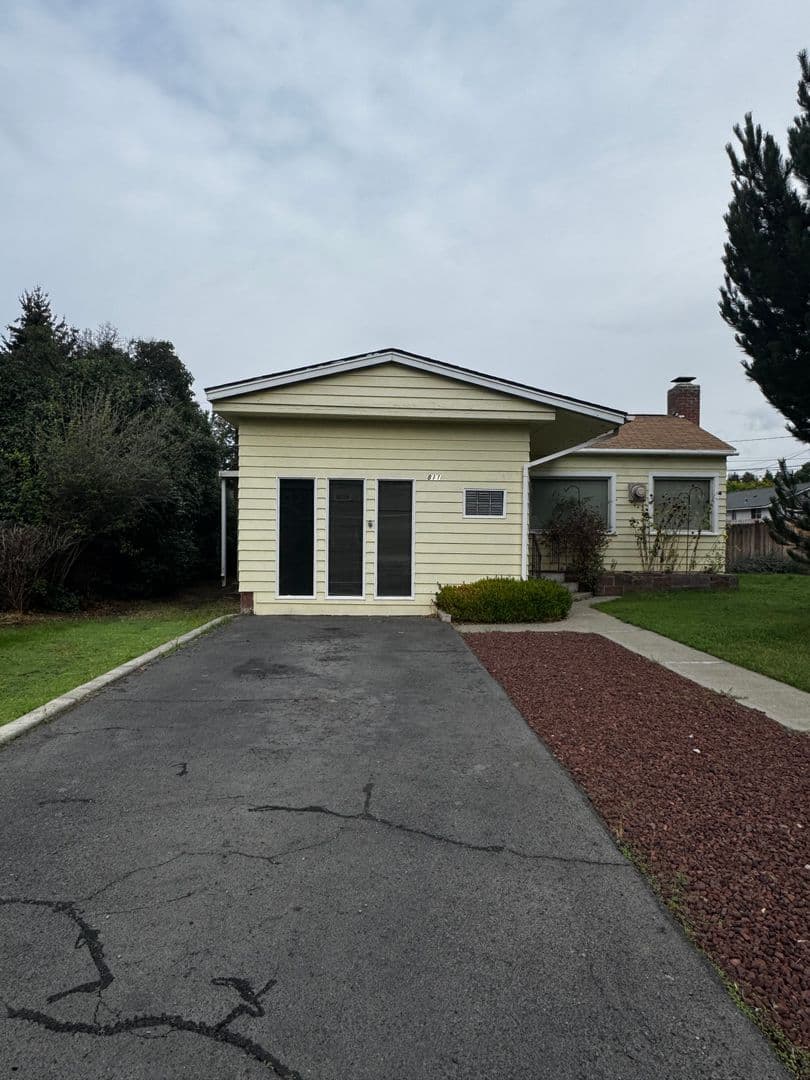 Ellensburg House: 811 E Spokane Ave