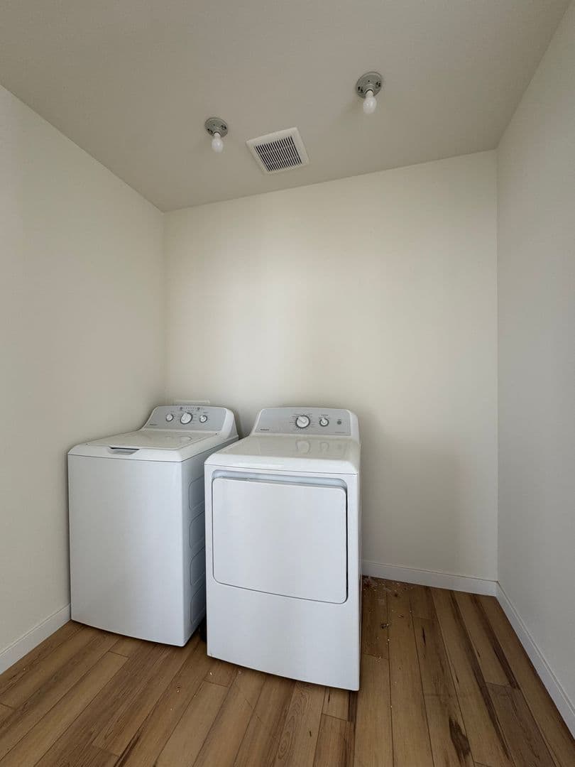 Ellensburg House: 405 E Windsor Ct #1