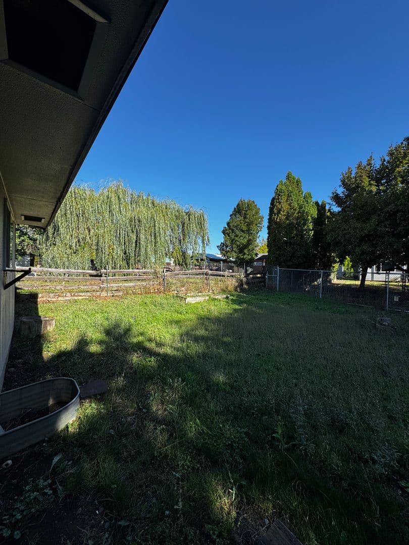 Ellensburg House: 1806 Parklane