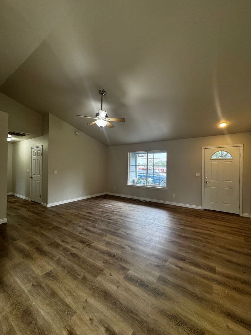Ellensburg House: 2203 N Abbey Glen Ct