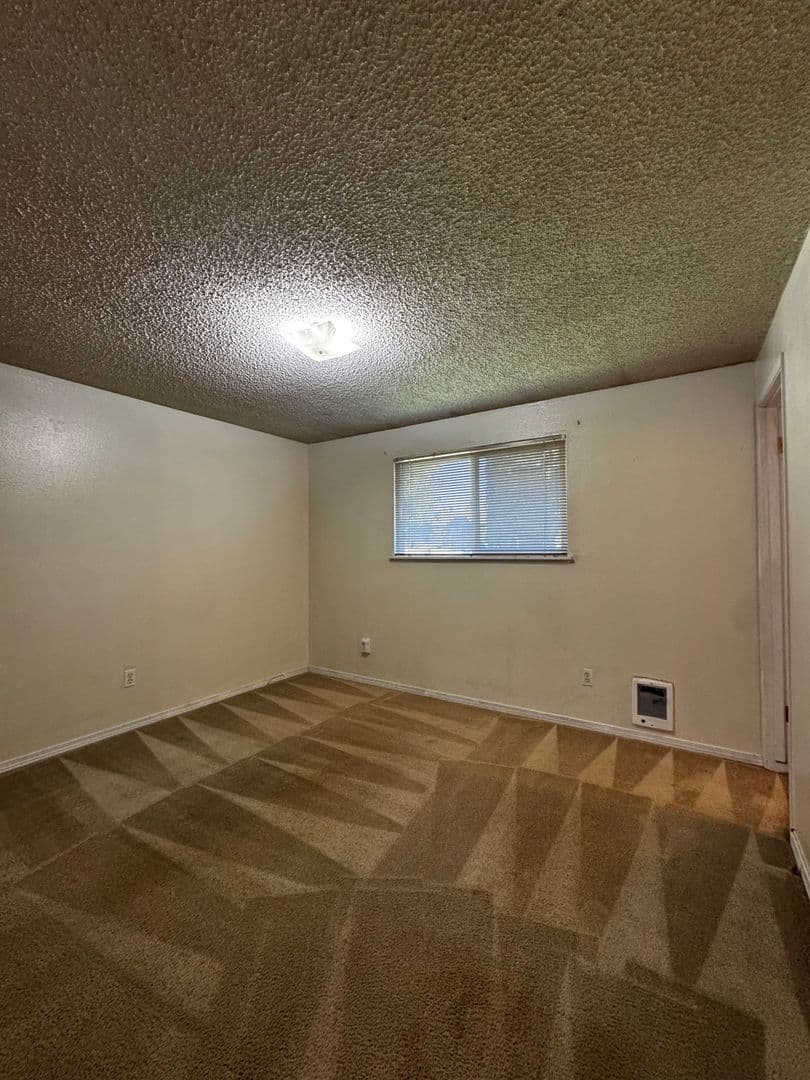 Ellensburg House: 1806 Parklane