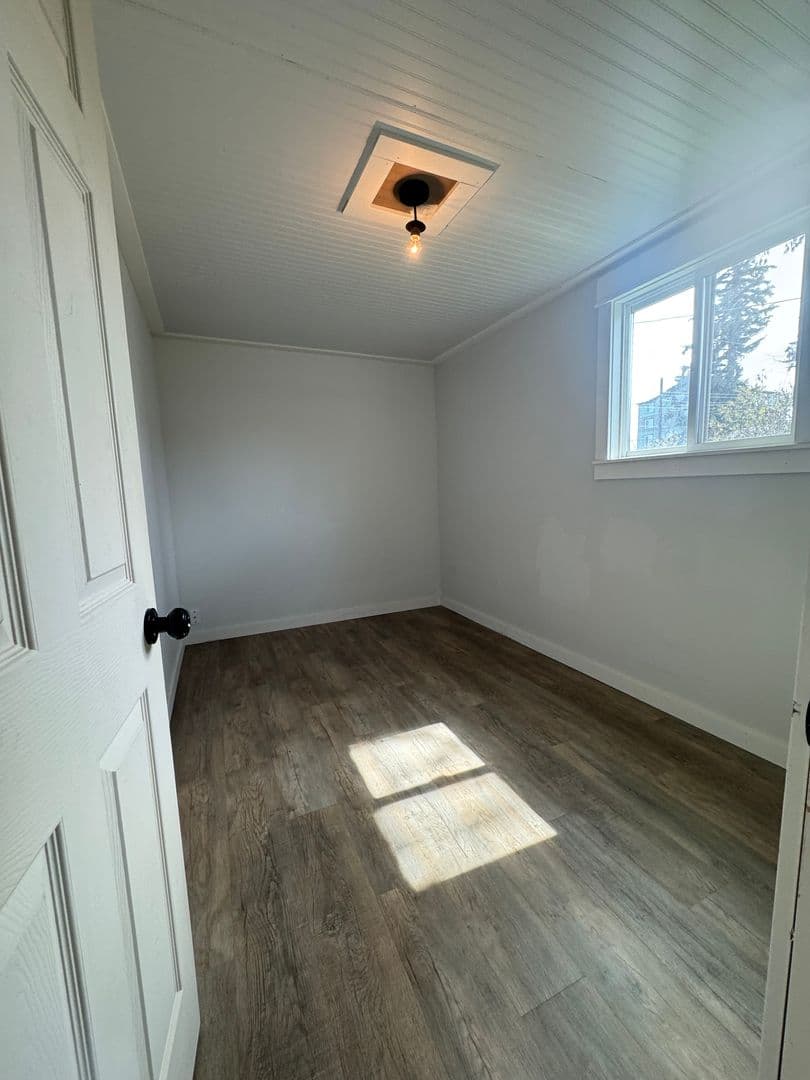 Ellensburg Apartment: 704 North Kittitas Street