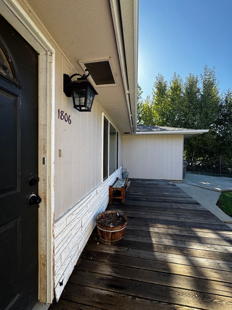 Ellensburg House: 1806 Parklane