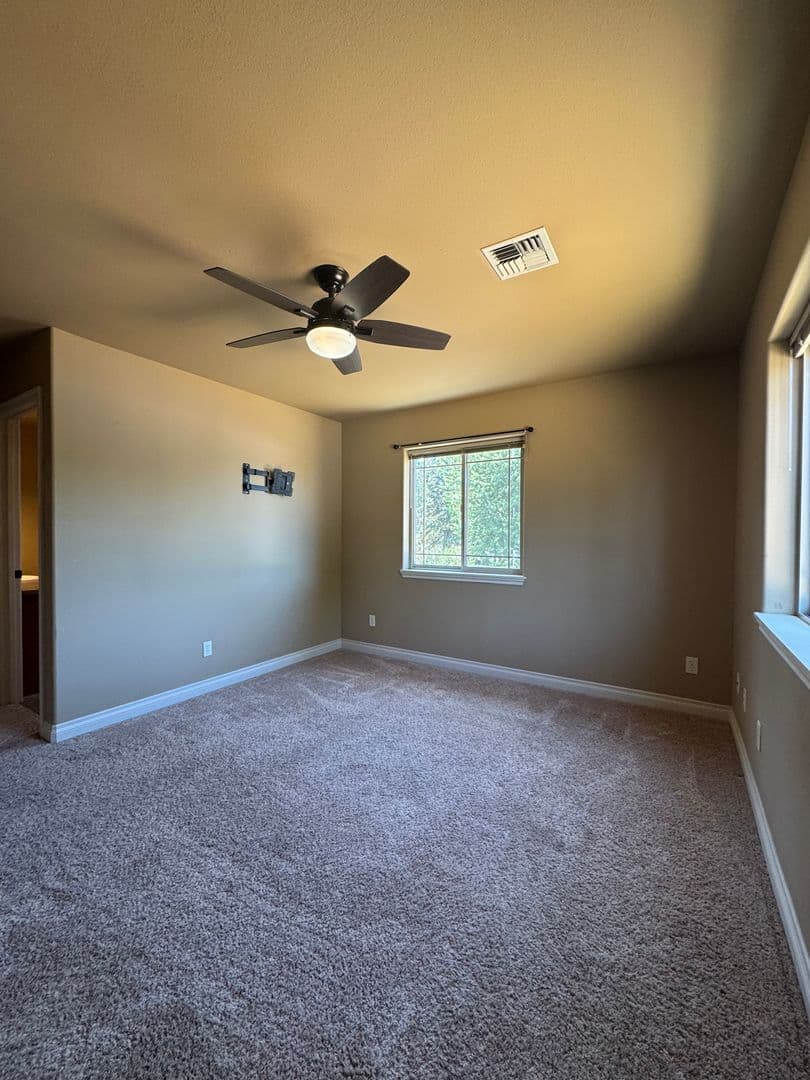Ellensburg Apartment: 605 S. Tamarack St