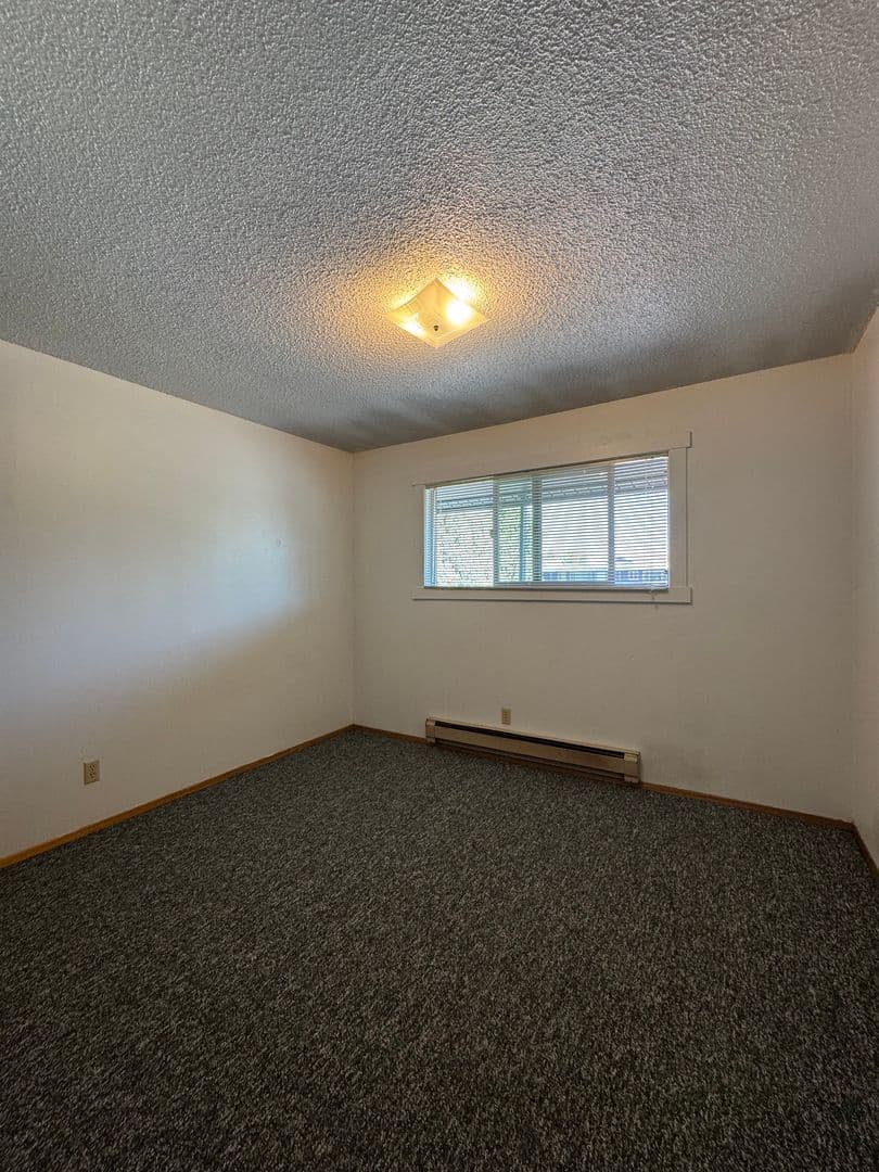 Ellensburg Apartment: 1901 N Walnut St