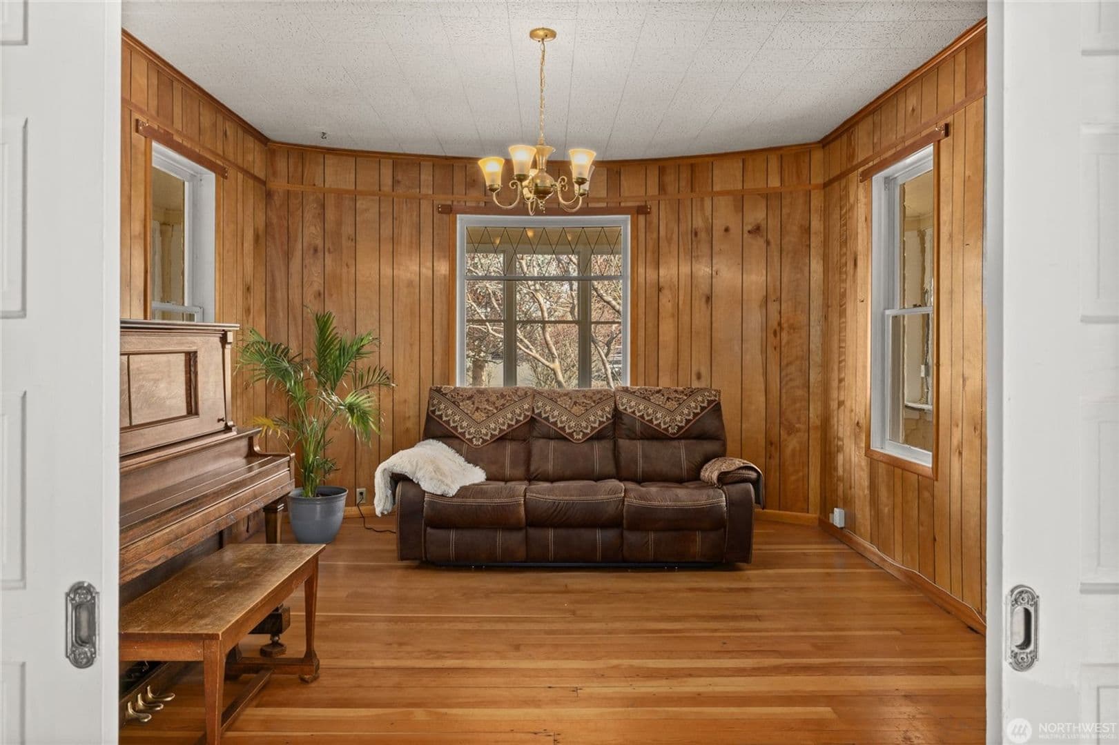 Ellensburg House: 312 E Manitoba