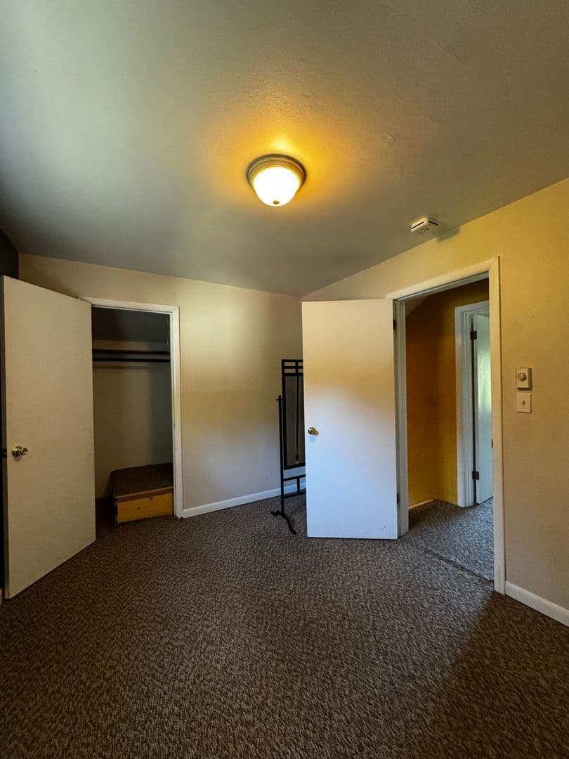 Ellensburg House: 814 E 5th Ave