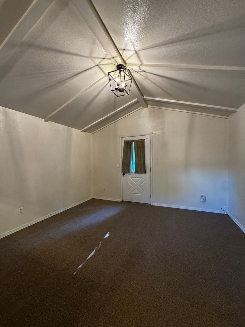 Ellensburg House: 1806 Parklane