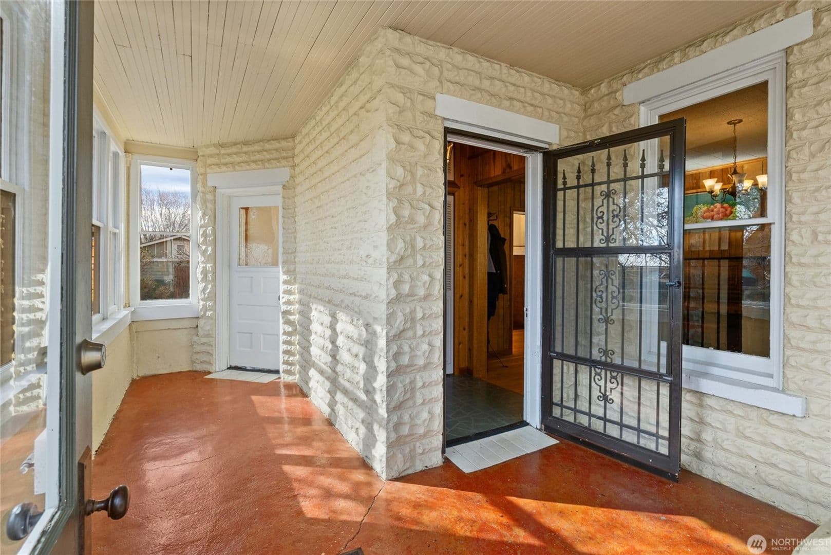 Ellensburg House: 312 E Manitoba
