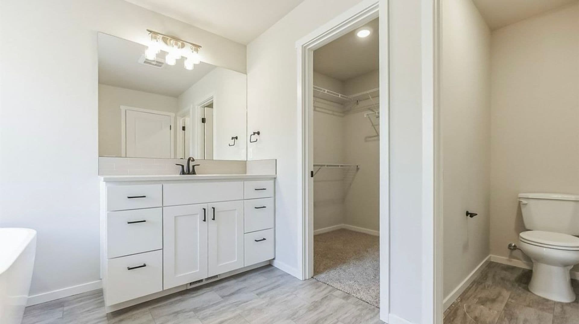Cle Elum Townhome: 907 E Fourth St