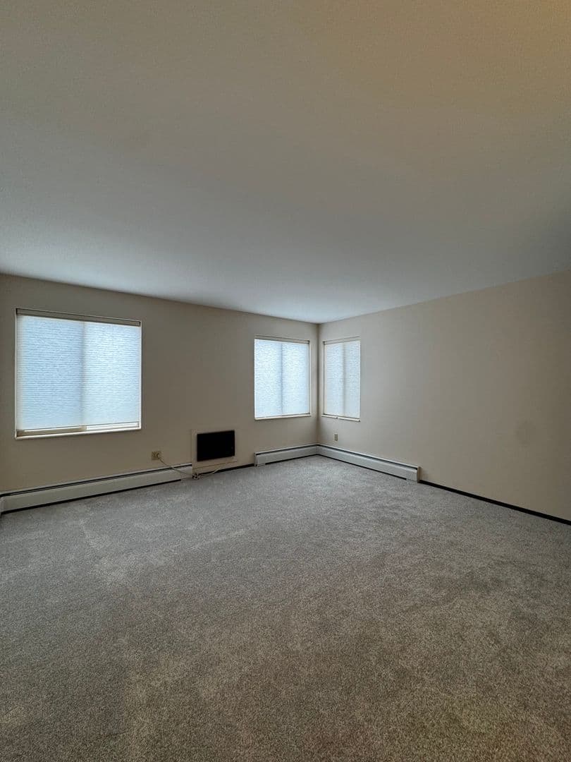 Ellensburg Apartment: 700 E 5th Ave