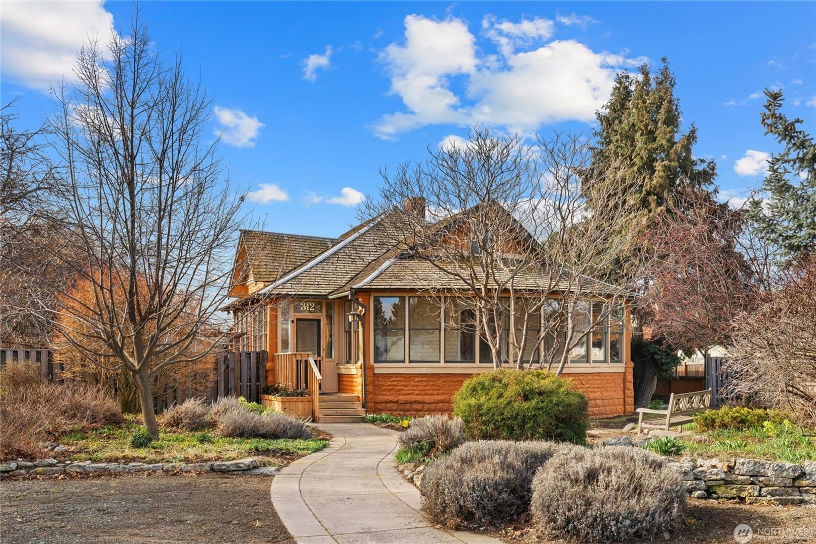 Ellensburg House: 312 E Manitoba