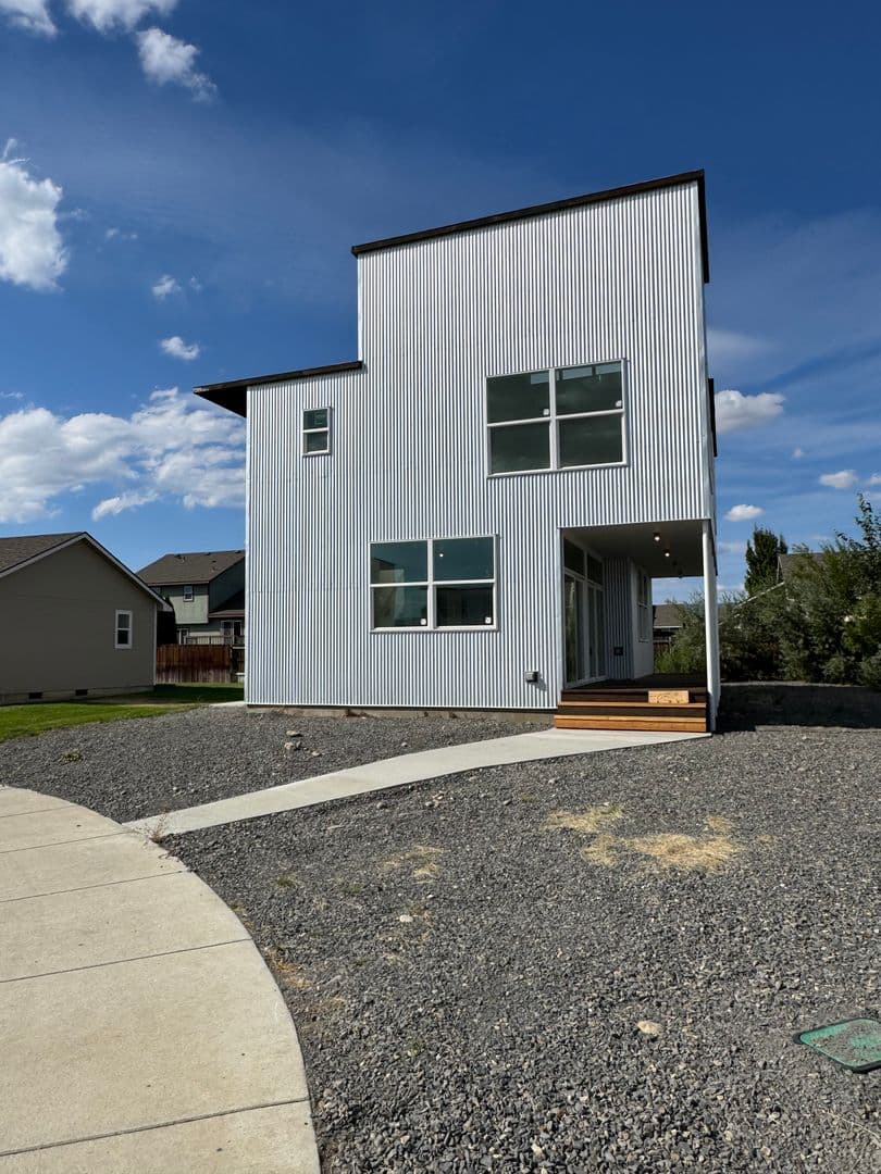 Ellensburg House: 405 E Windsor Ct #1