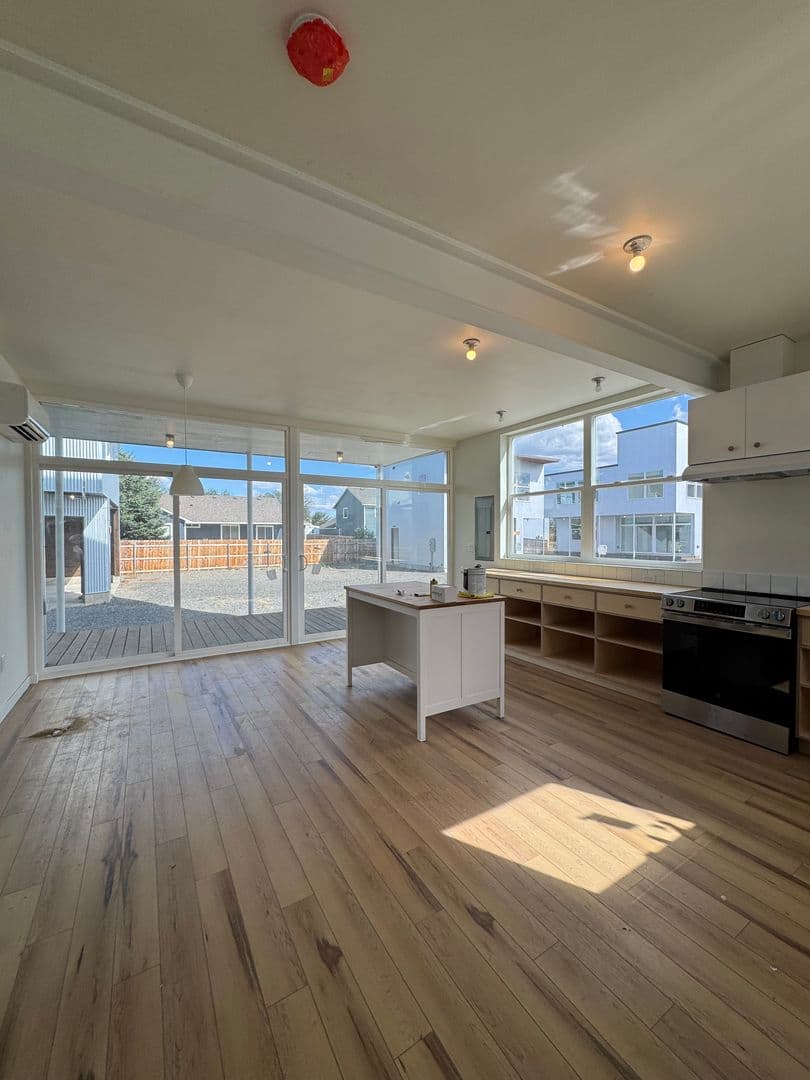 Ellensburg House: 405 E Windsor Ct #1