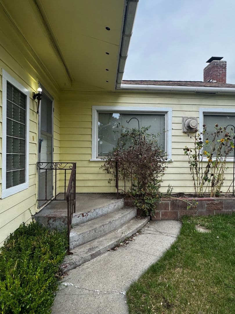 Ellensburg House: 811 E Spokane Ave