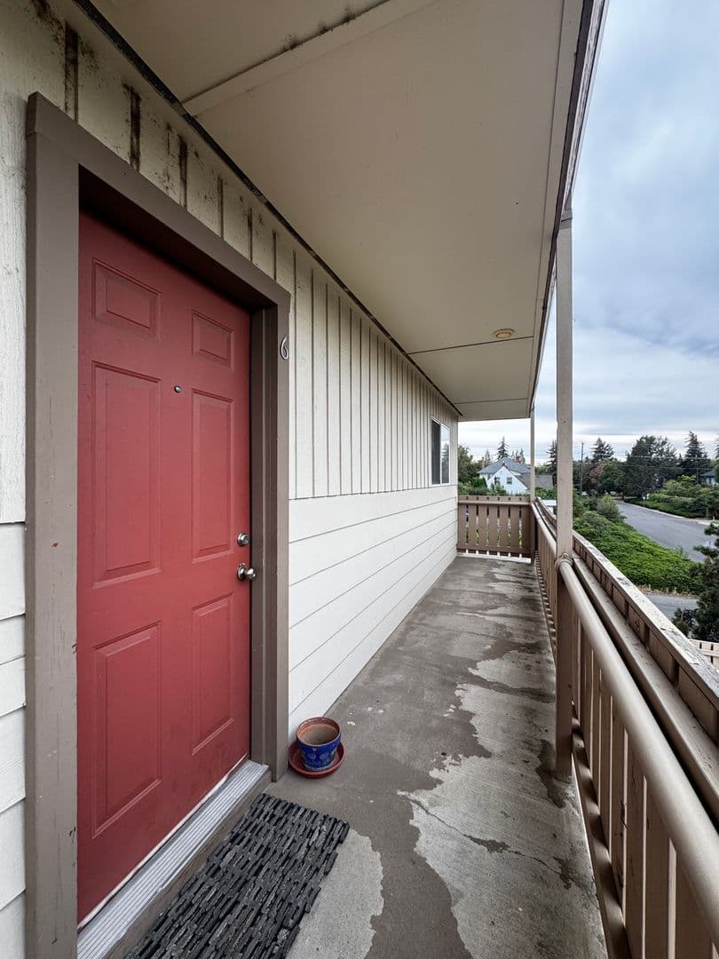 Ellensburg Apartment: 1100 N B St