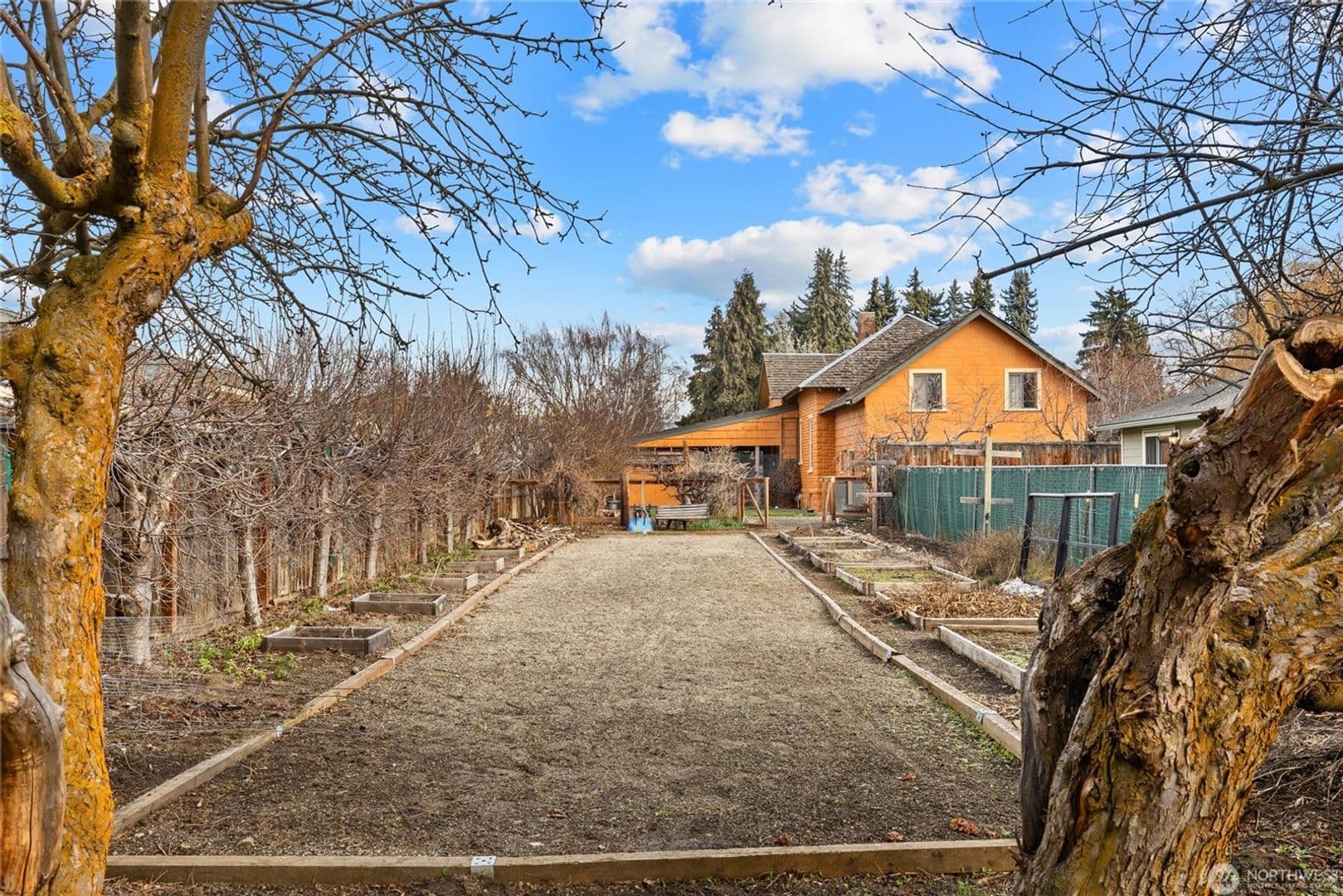 Ellensburg House: 312 E Manitoba