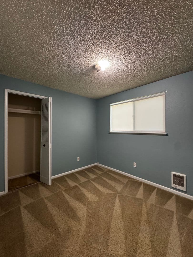 Ellensburg House: 1806 Parklane