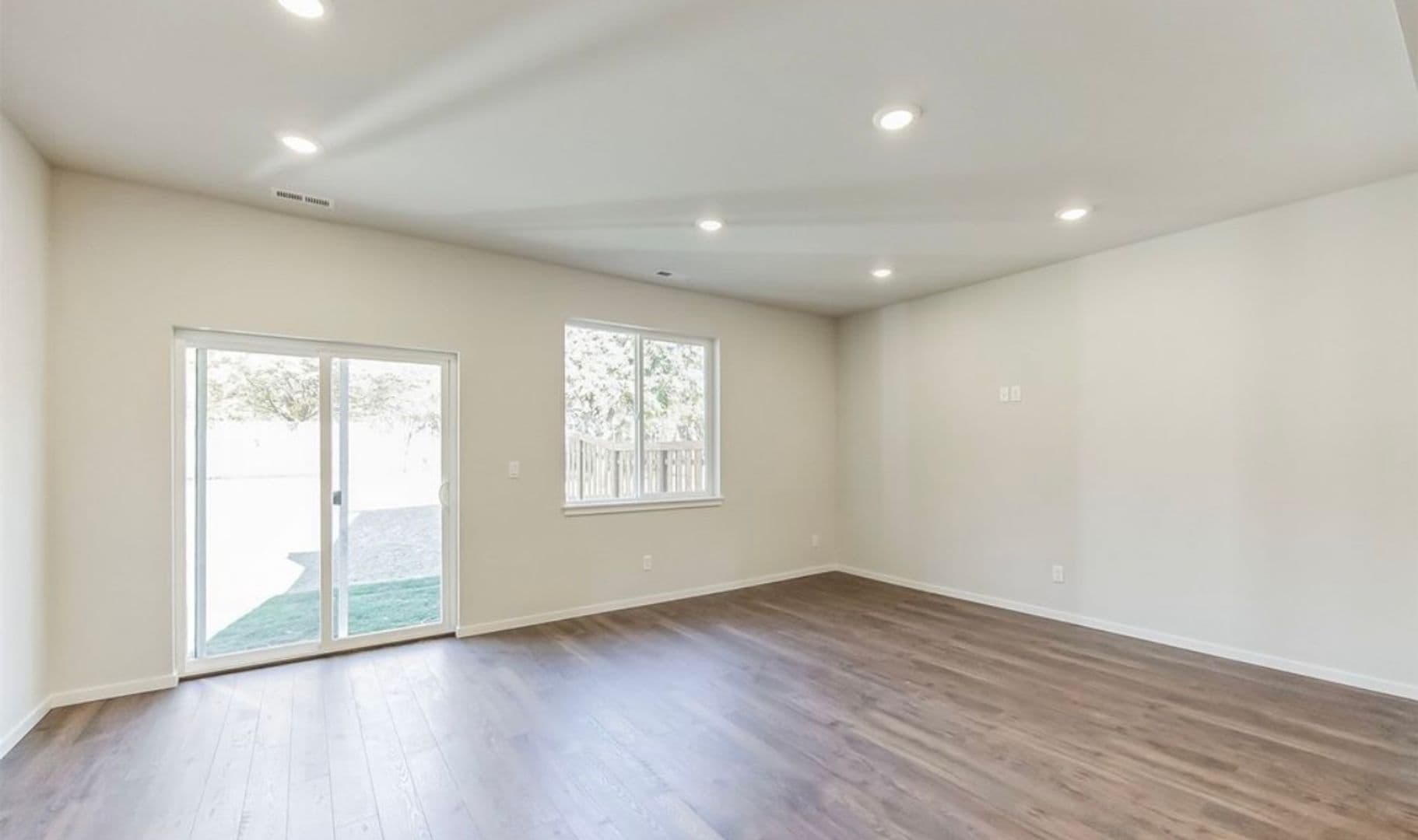 Cle Elum Townhome: 907 E Fourth St