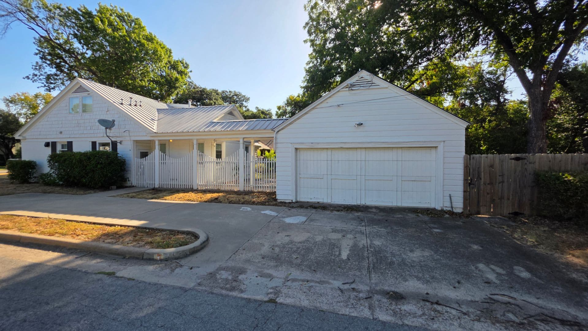 Fort Worth House: 3741 Hilltop Road
