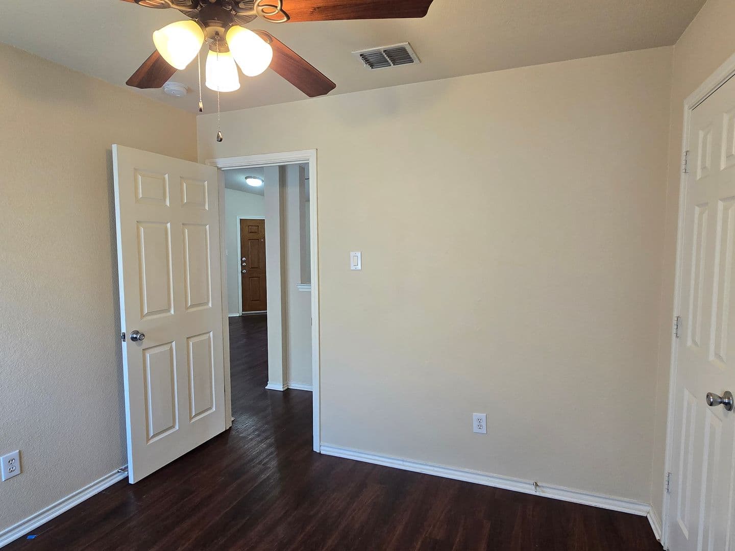 Fort Worth House: 8928 Sunny Hollow Drive