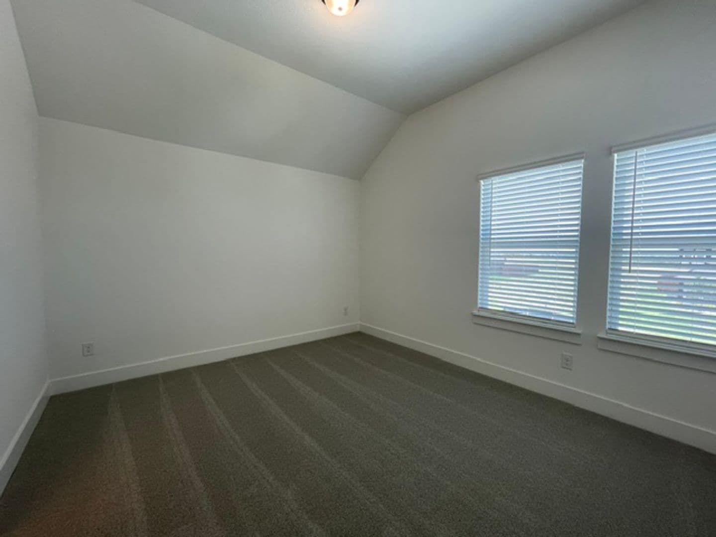 Midlothian House: 3714 Milwaukee Ave