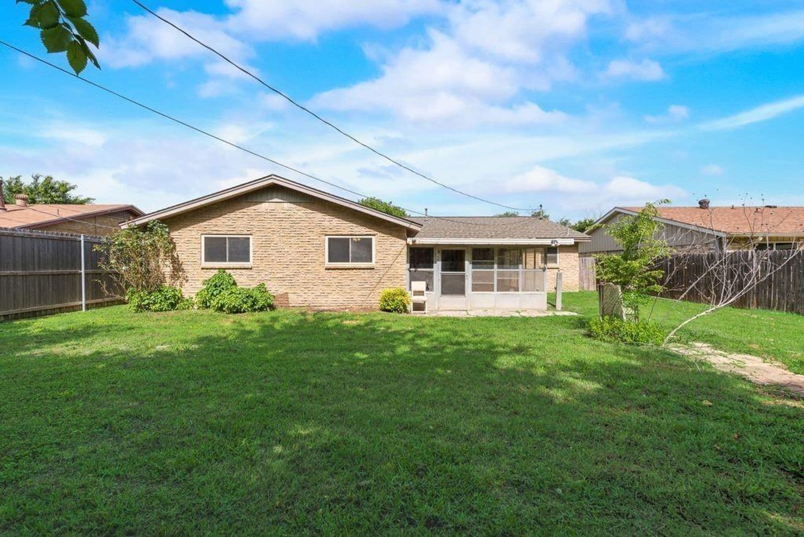 North Richland Hills House: 6536 Wakefield Rd