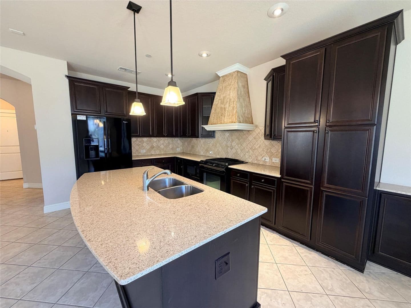 Euless House: 950 Brook Forest Ln