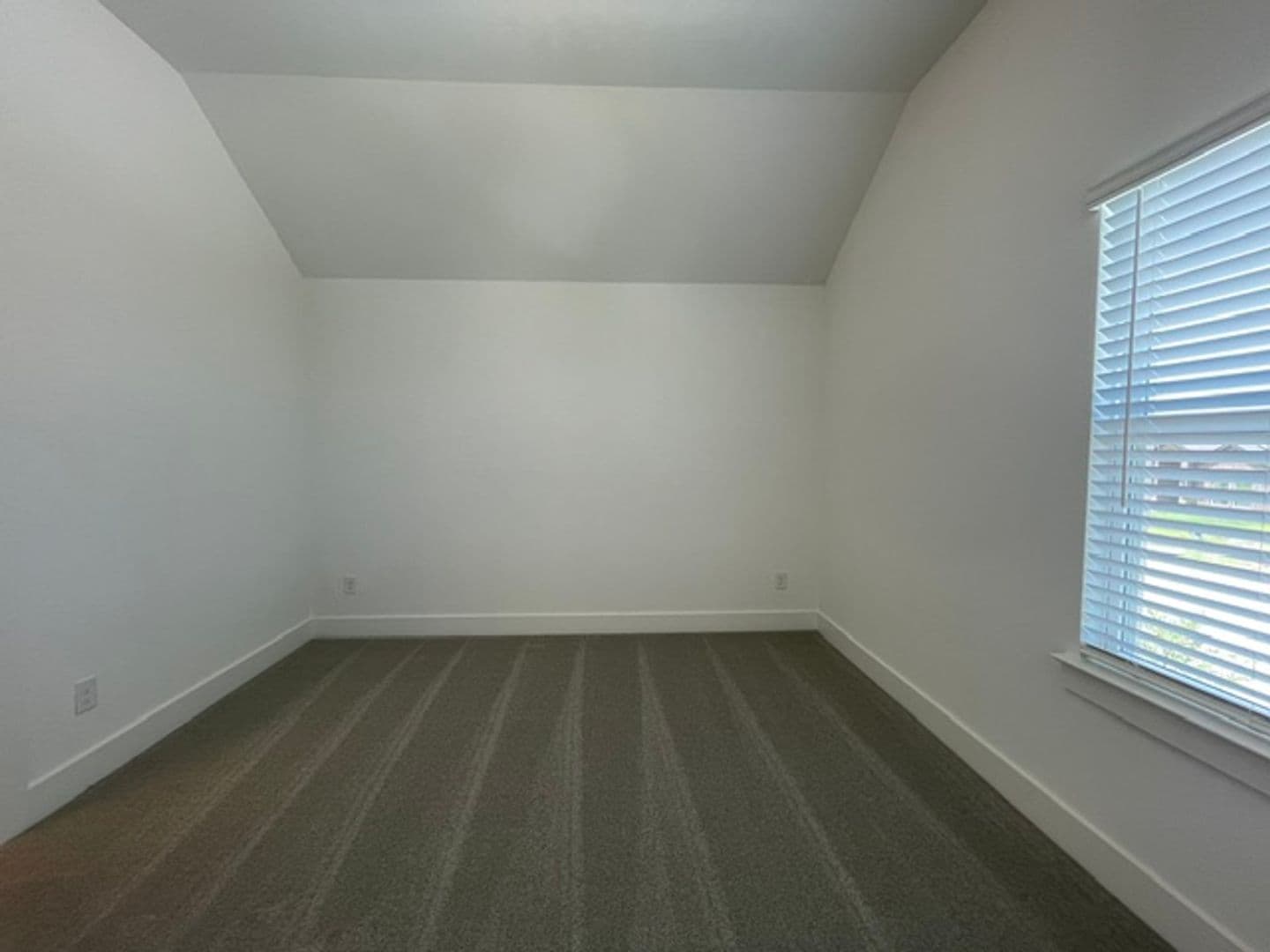 Midlothian House: 3714 Milwaukee Ave