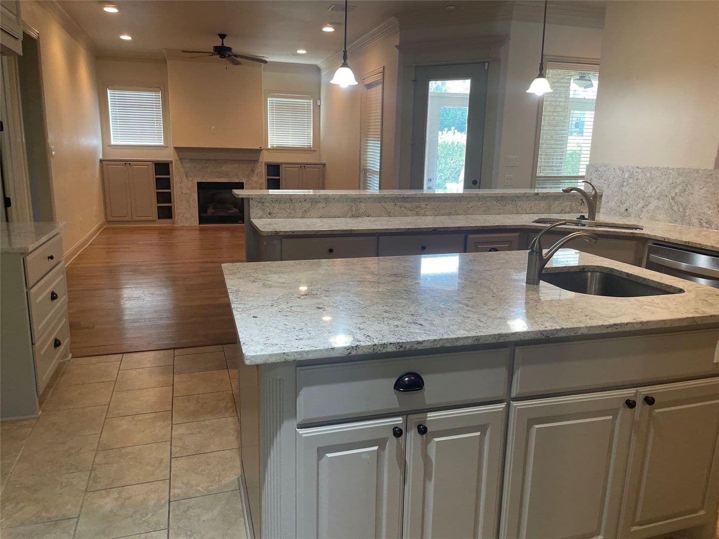 Rockwall House: 326 Harborview Dr