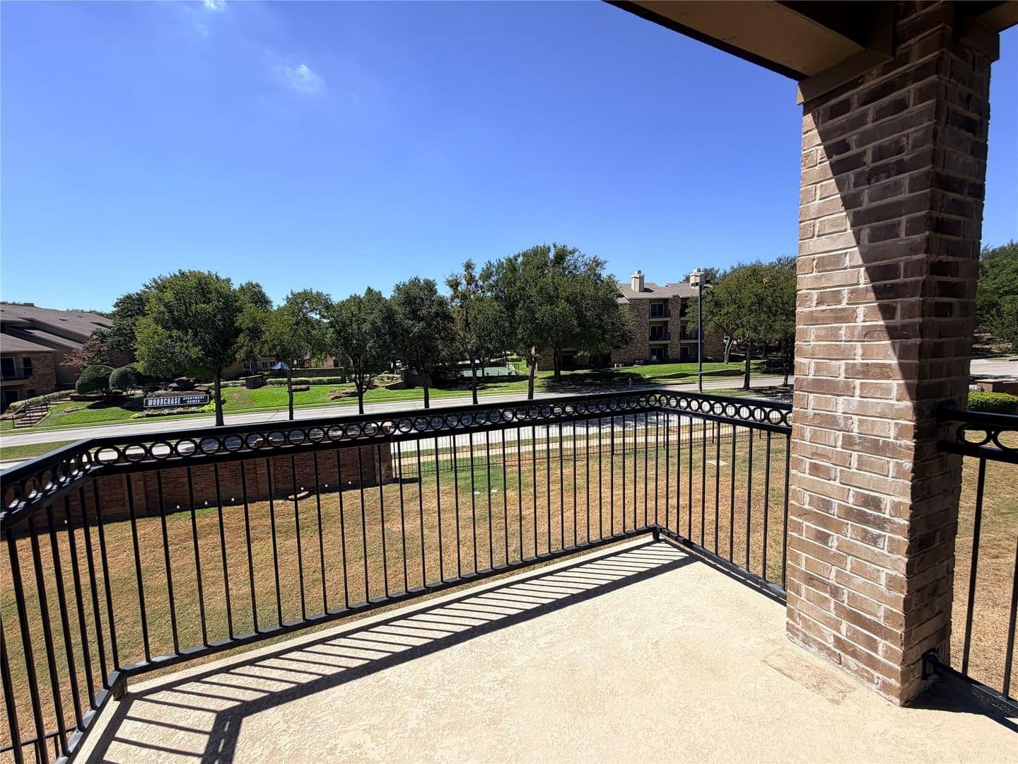 Euless House: 950 Brook Forest Ln