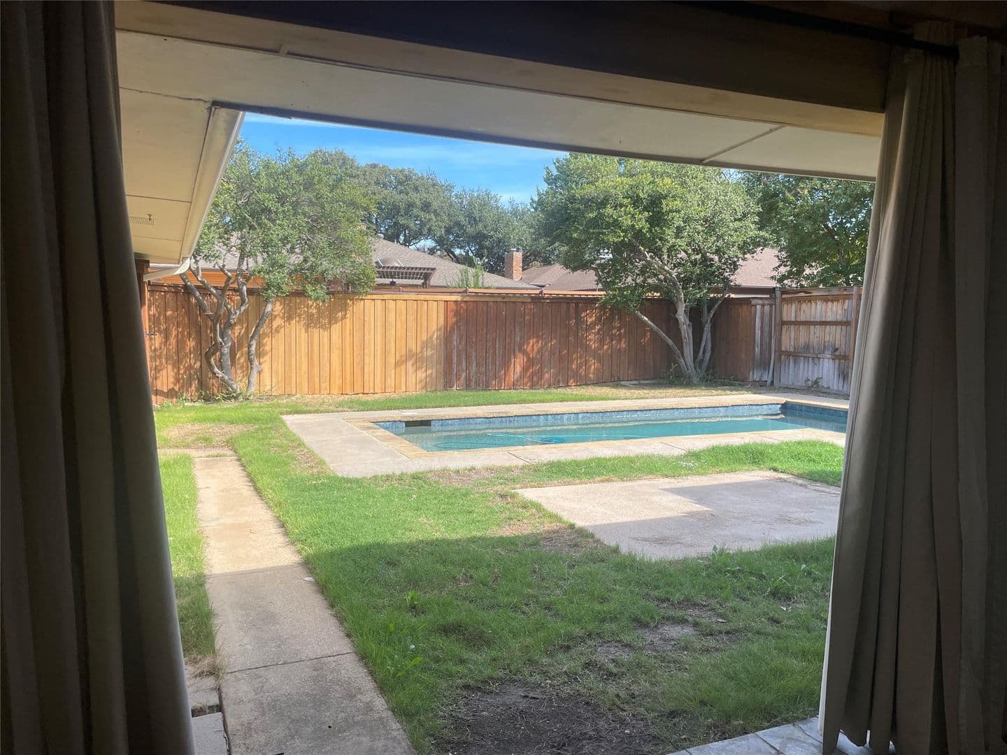 Dallas House: 12112 Cross Creek Dr