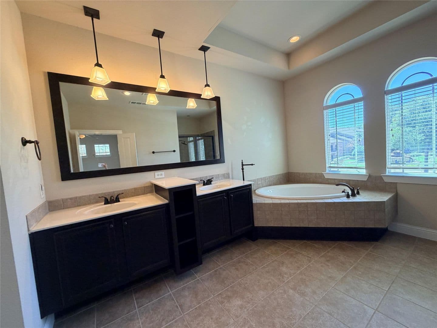 Euless House: 950 Brook Forest Ln