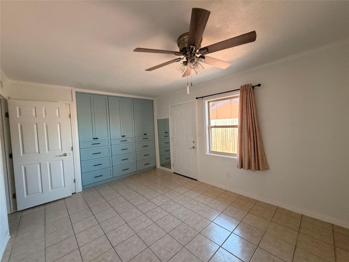 Bedford House: 3709 Pinewood St