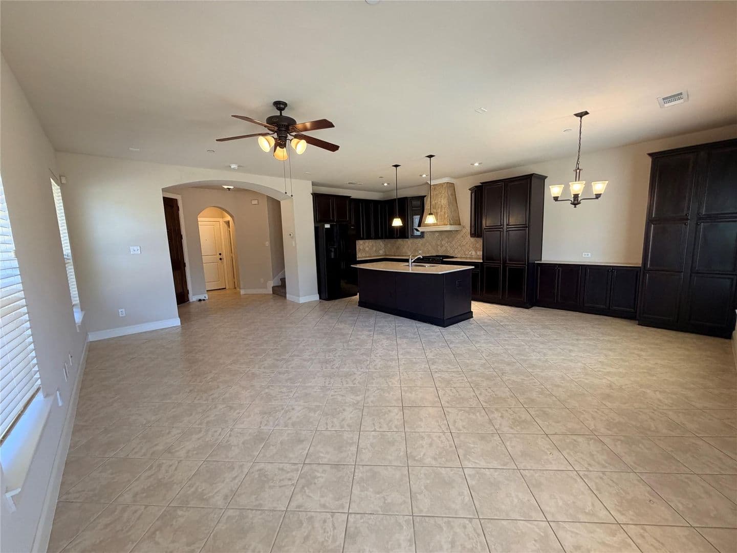 Euless House: 950 Brook Forest Ln