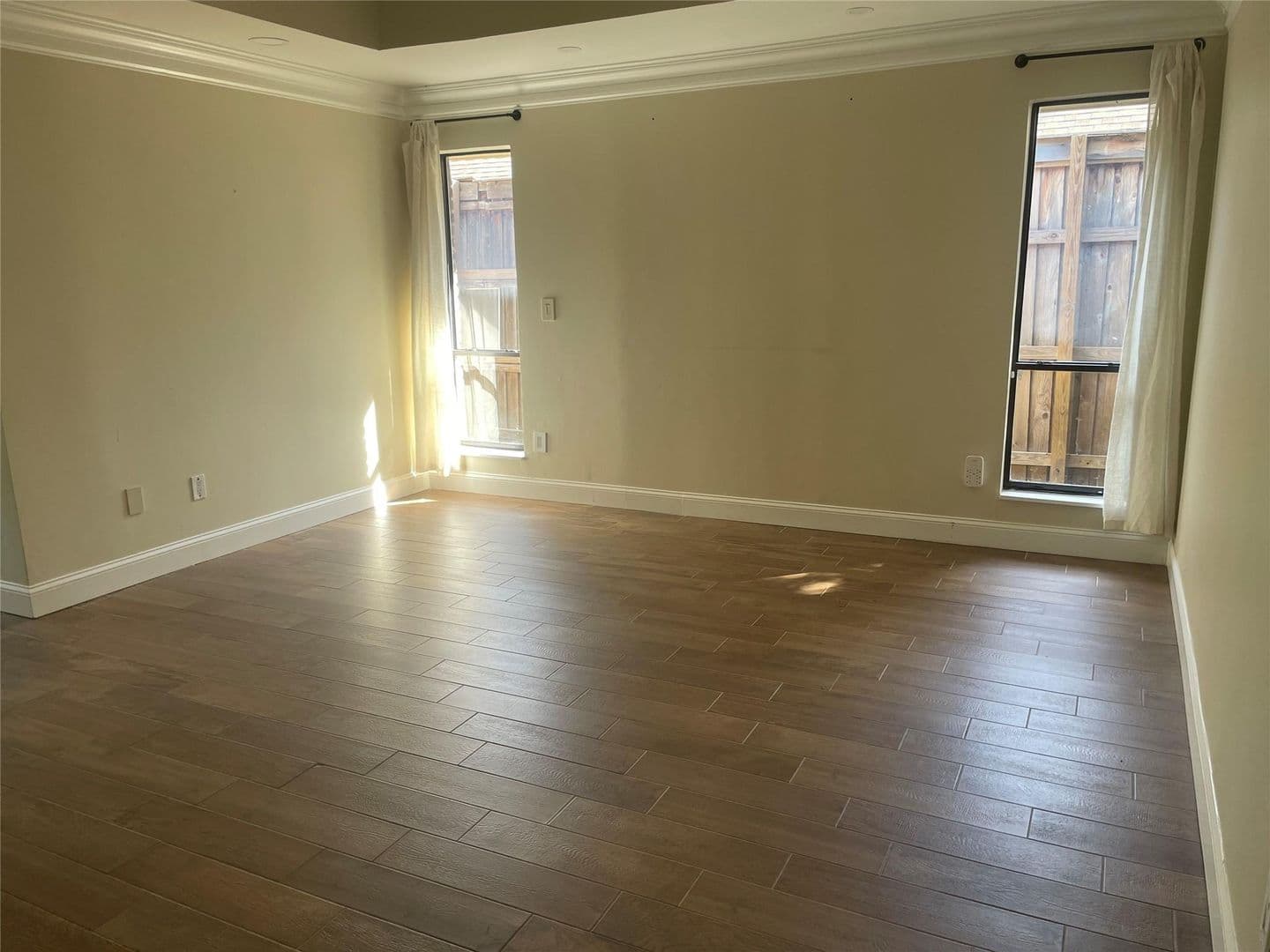 Dallas House: 12112 Cross Creek Dr