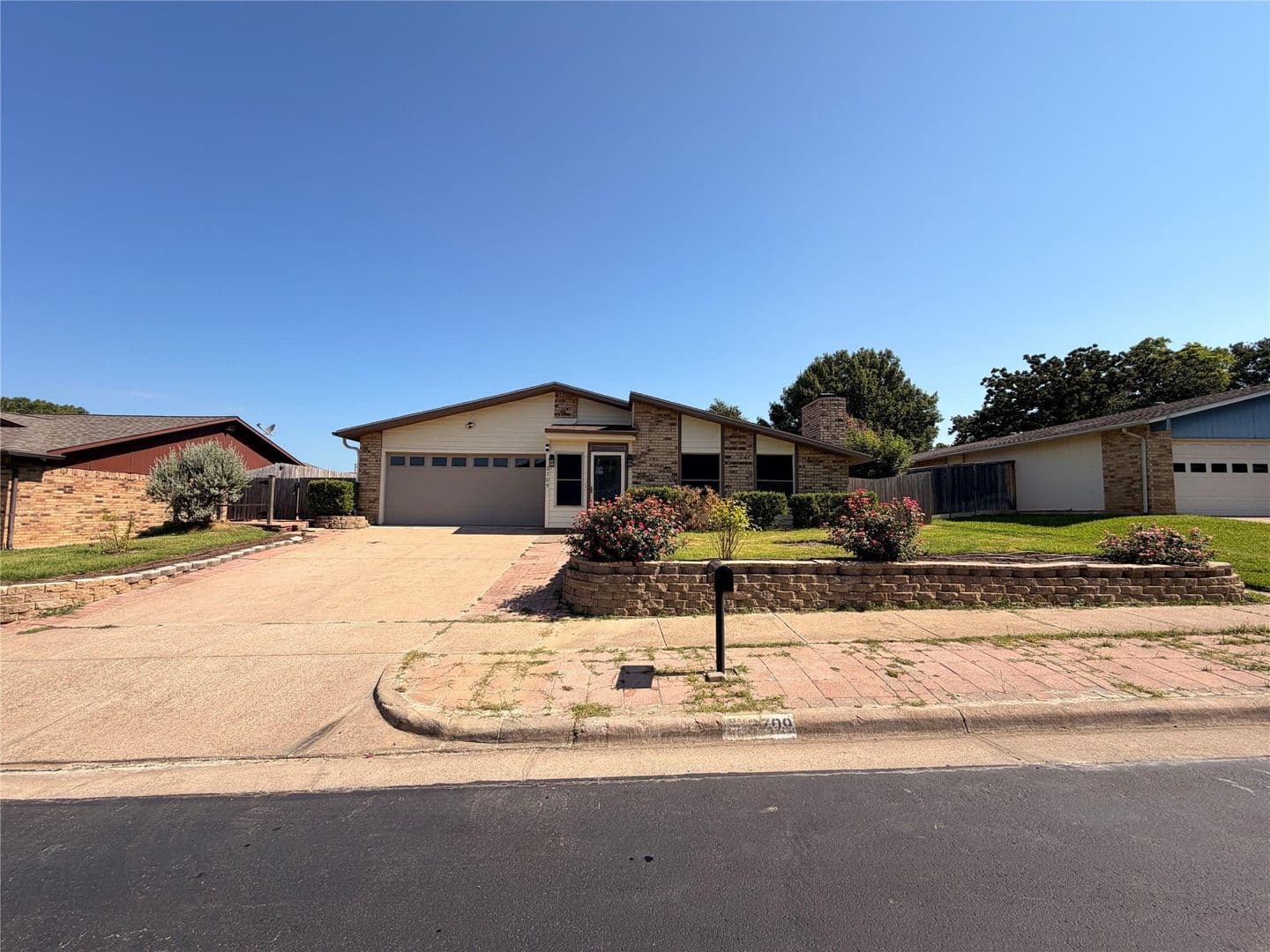 Bedford House: 3709 Pinewood St