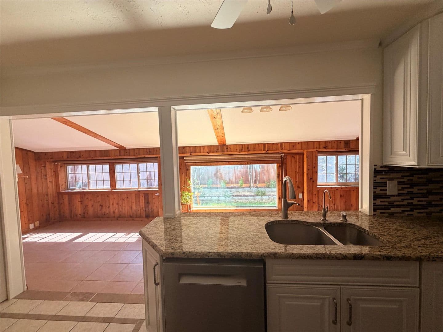 Bedford House: 3709 Pinewood St